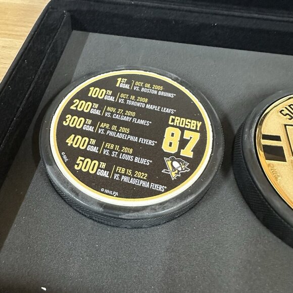 Pittsburgh Penguins Sidney Crosby 2 Medallion Puck Set 500 Goal Gold/Black - Picture 4 of 7
